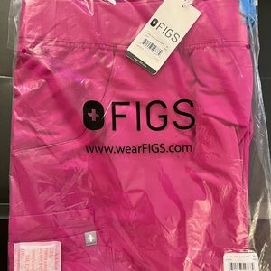 FIGS: Cargo Scrubs